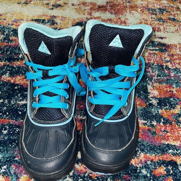 Nike ACG Woodside 2 High Hiking Trail Shoe - Picture 2 of 9